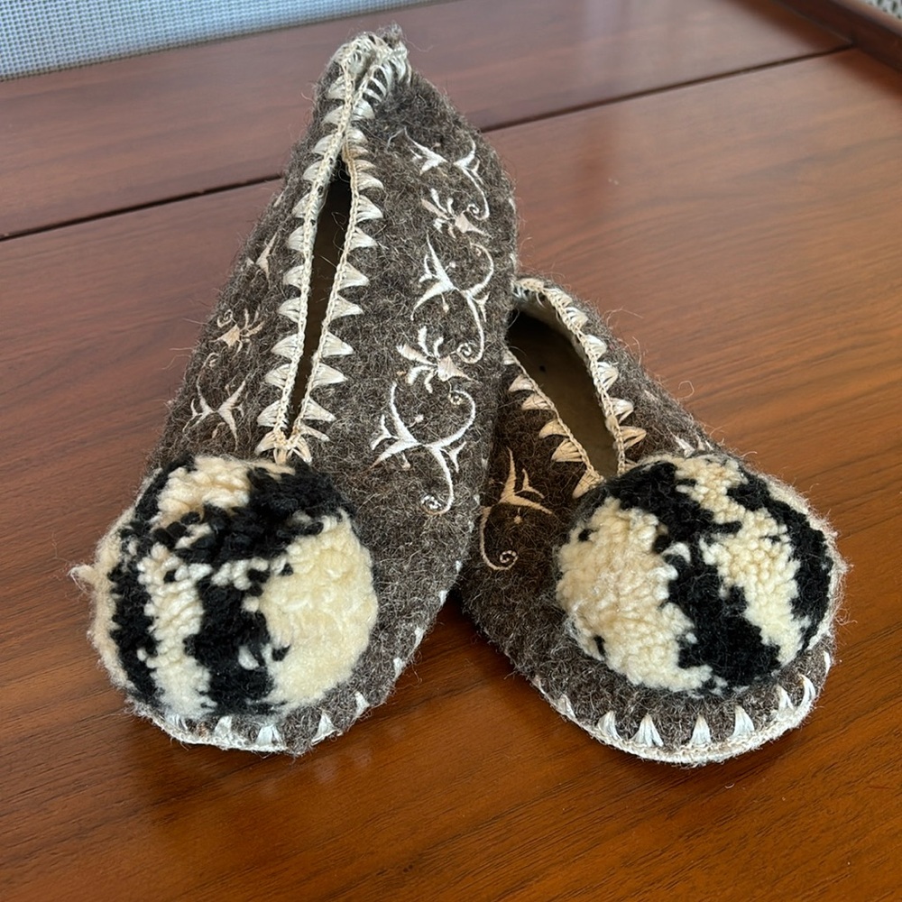 Wool and leather embroidered slippers- handmade